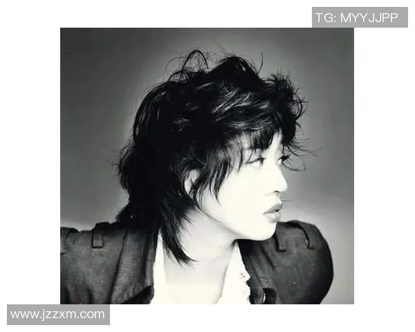 足球明星眼神忧郁的背后故事揭示了他们内心的挣扎与追求梦想的艰辛历程